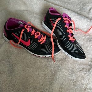 Nike Training Free Balanza, size 6.5. Black and gray with purple and coral